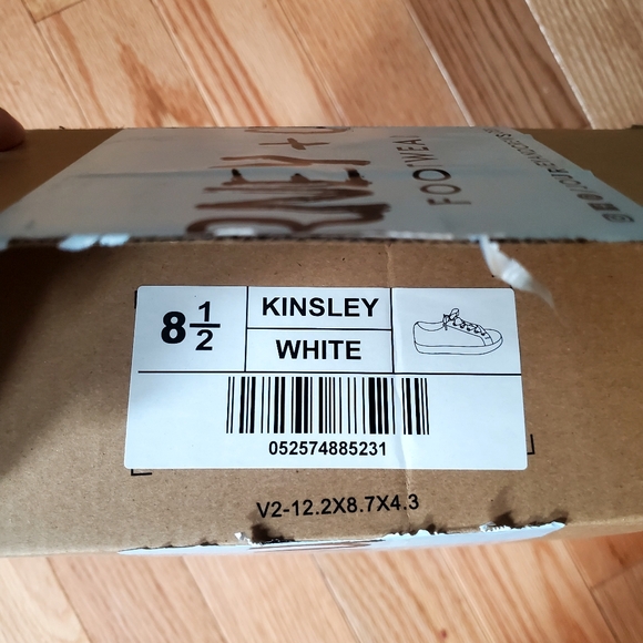 Women's White Casual Sneakers - Picture 6 of 6